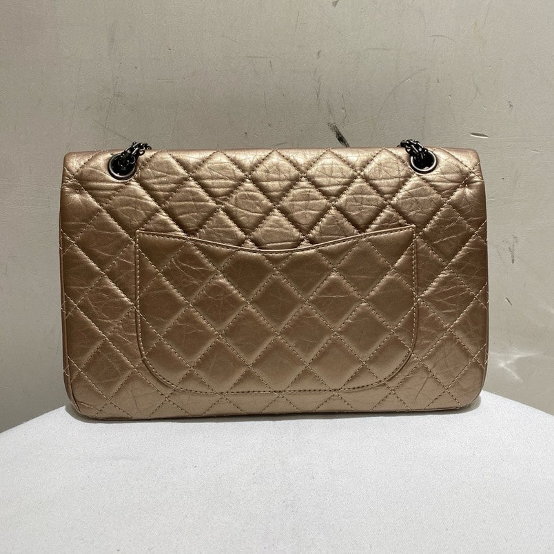 Chanel. Gold Wrinkle Leather GM Shoulder Bag
