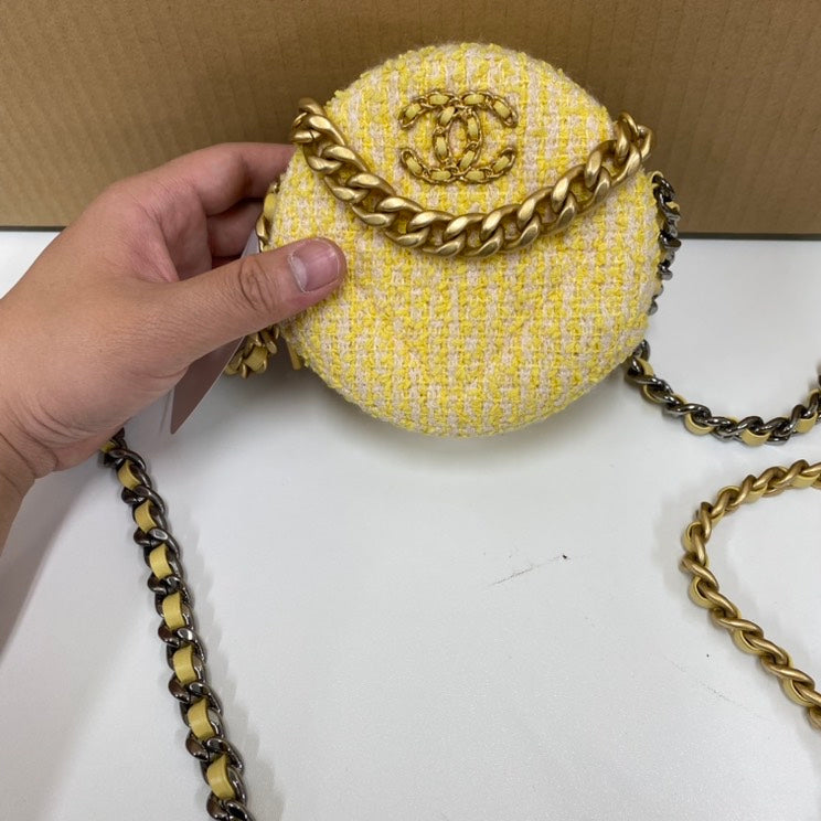 Chanel Crossbody Bag E Yellow Tweed | Studio Nafay