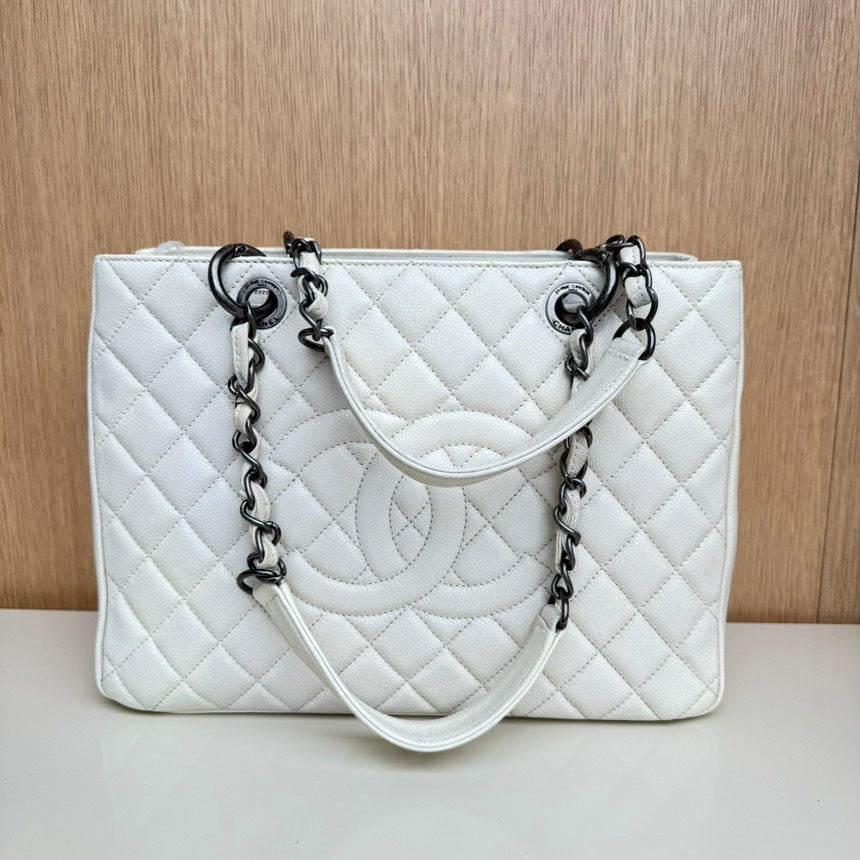 Chanel White Quilted Shoulder Bag | Studio Nafay