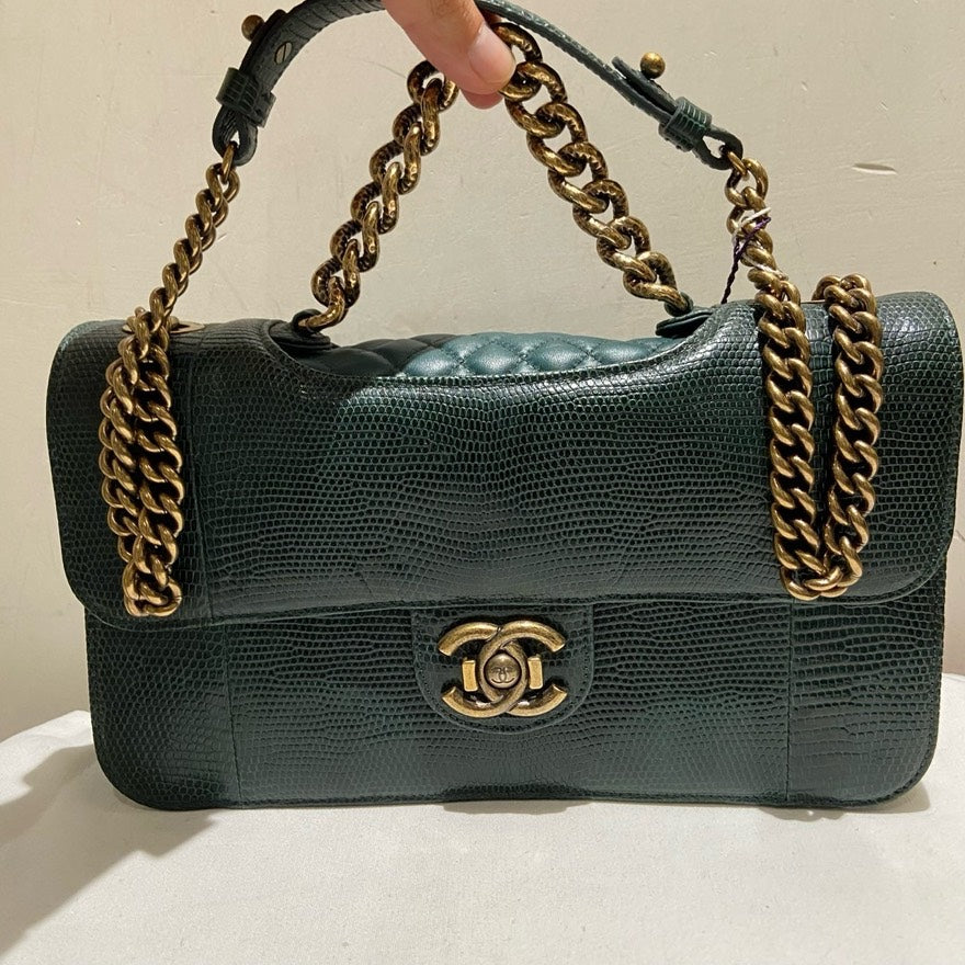 Chanel Medium Lizard Skin Shoulder Bag in Green Leather | Studio Nafay