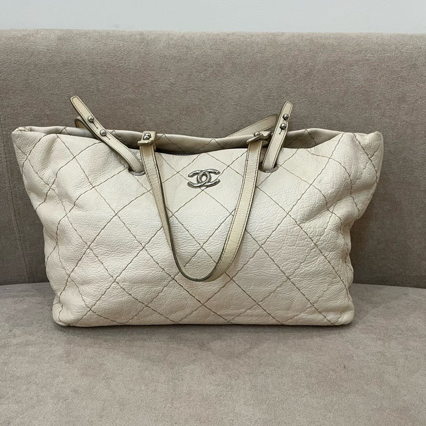 Chanel Tote Bag Beige Leather Quilted | Studio Nafay