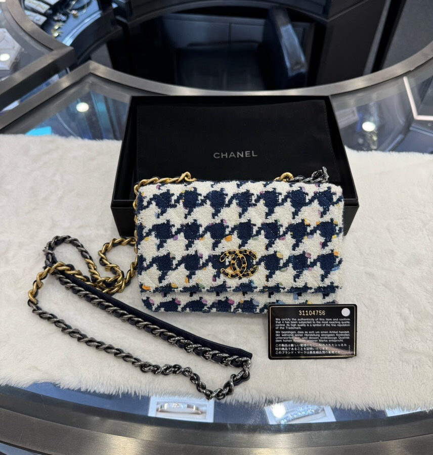 Chanel WOC White Houndstooth Crossbody | Studio Nafay