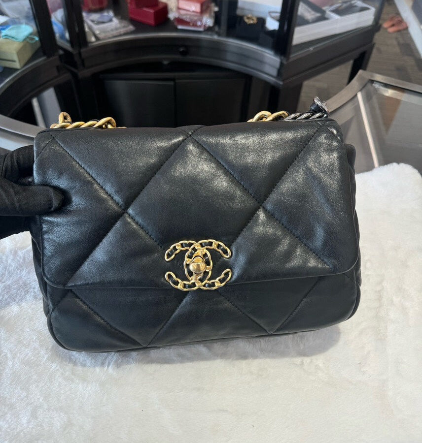 Chanel bag with microchips HBG | Studio Nafay