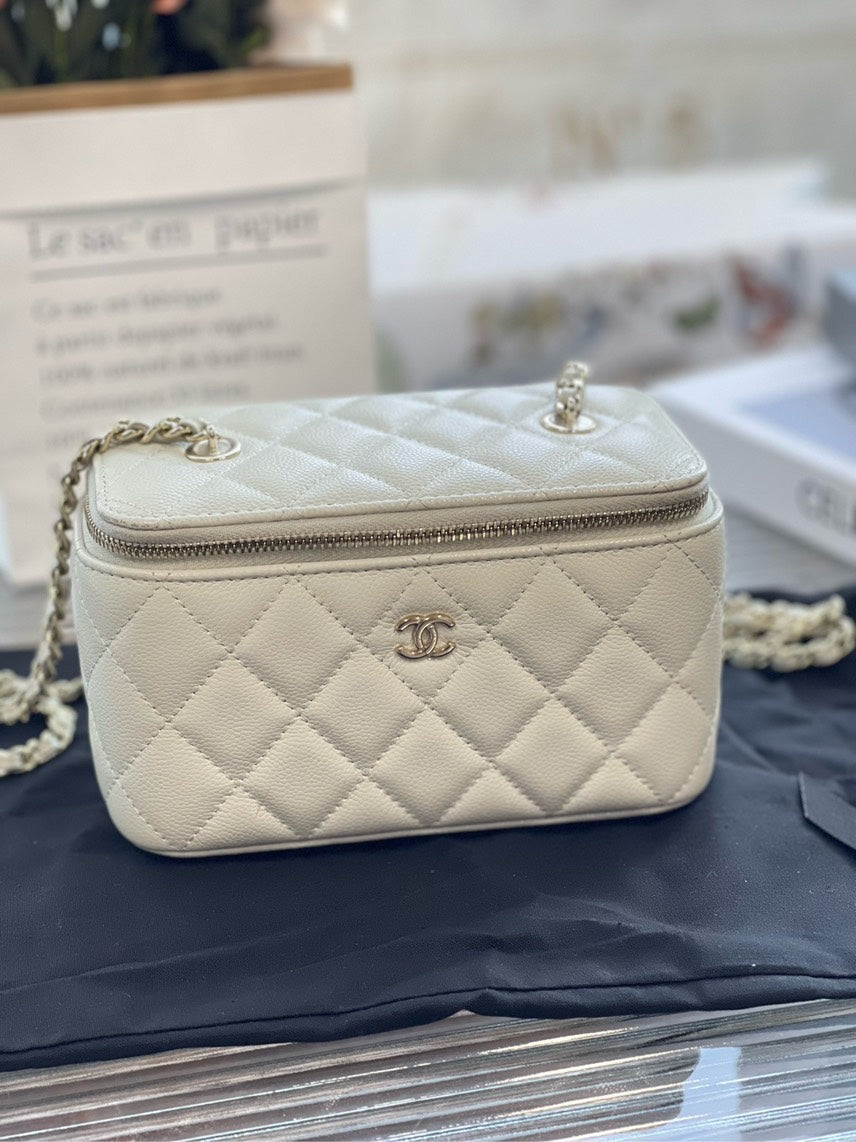 Un Chanel bag HFY Luxury Designer Handbag - Product Image 2