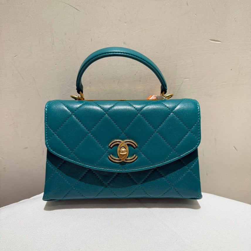 Chanel 20B Trendy Handle Handbag | Studio Nafay