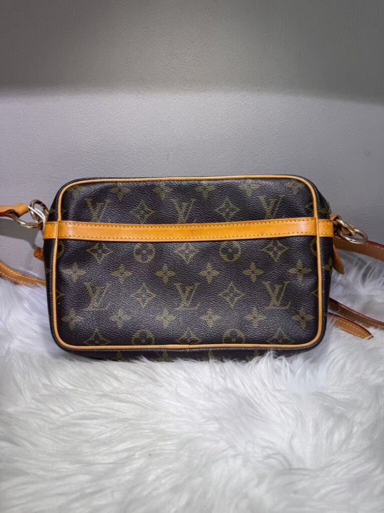 LOUIS VUITTON Monogram Canvas Reporter Brown Crossbody Bag - Product Image 2