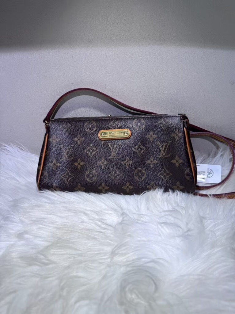 Louis Vuitton Monogram Canvas Eva Clutch Brown Shoulder Bag - Product Image 2